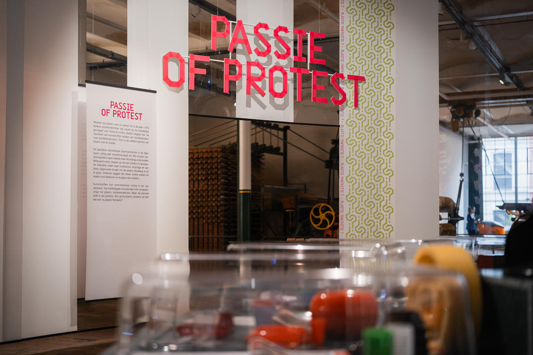 PLASTIC FANTASTIC - Exponanza